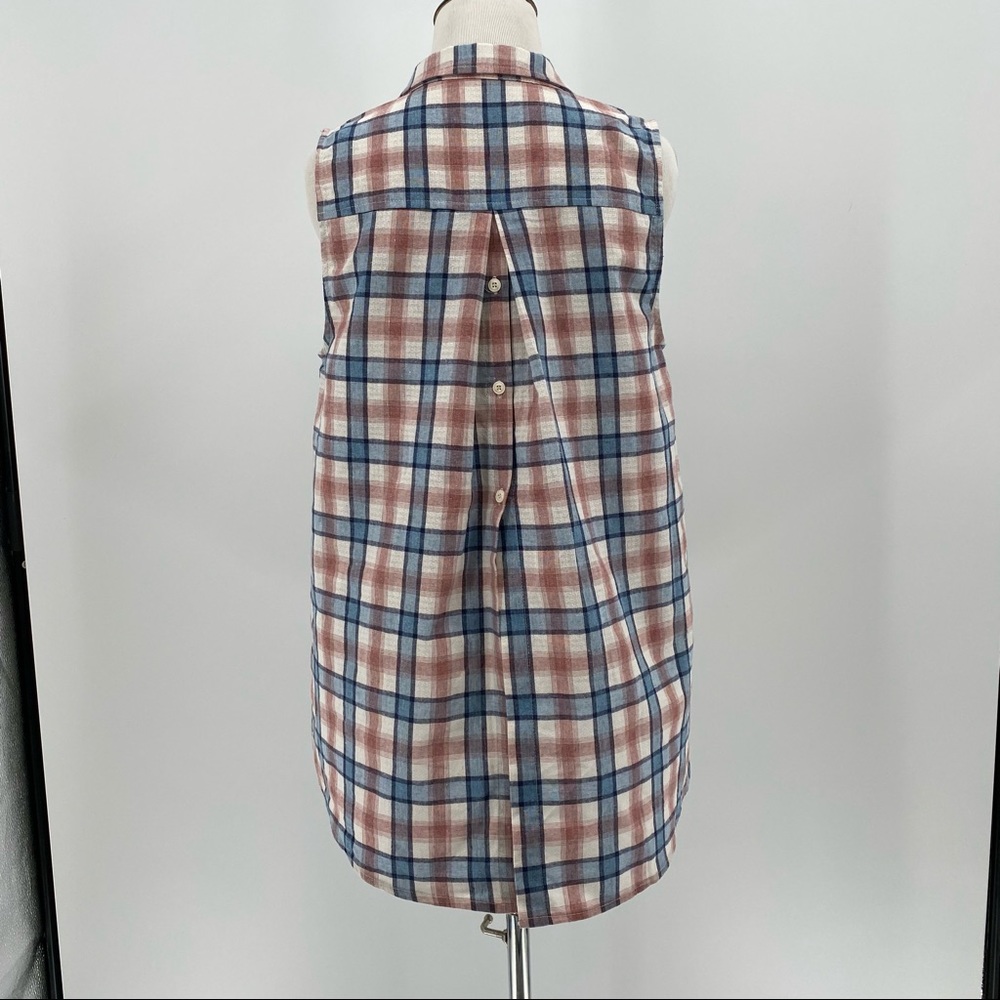 Hem & Thread Blouse - Picture 2 of 4